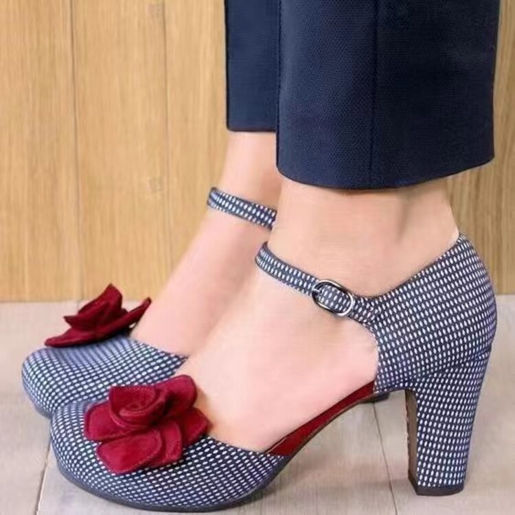 Fashion Pointed Toe Mid Heel Pumps